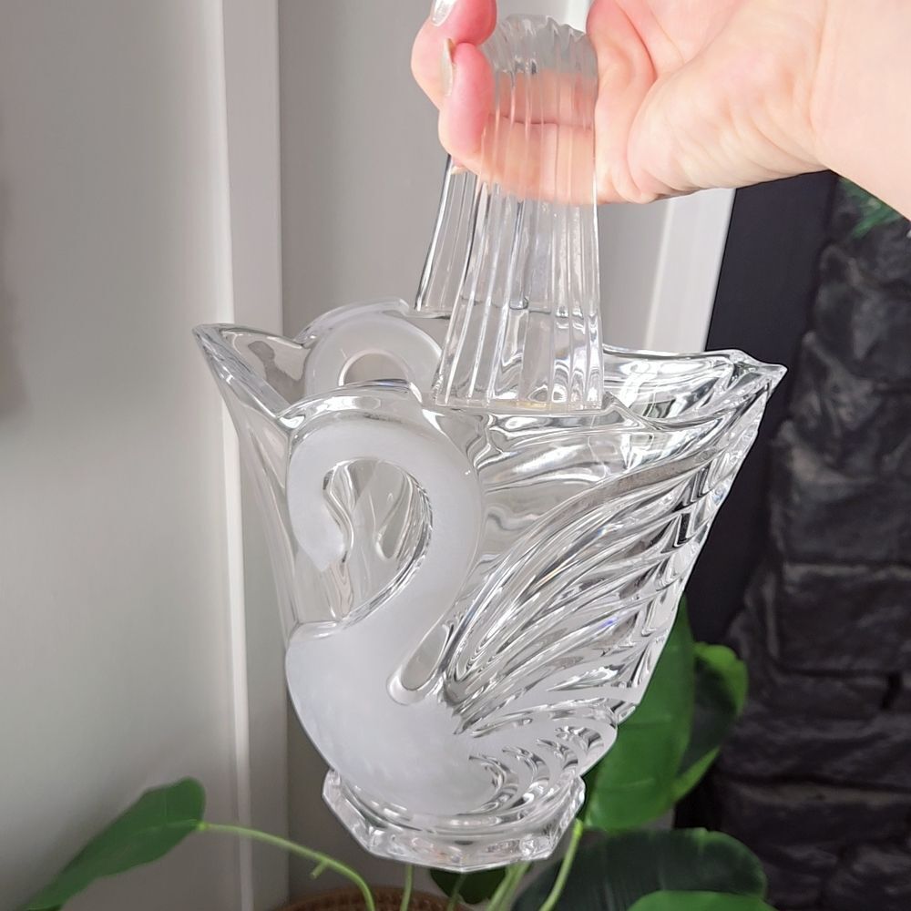 Elegant Handcrafted Clear Glass Swan Basket Frosted Decorative Collectible